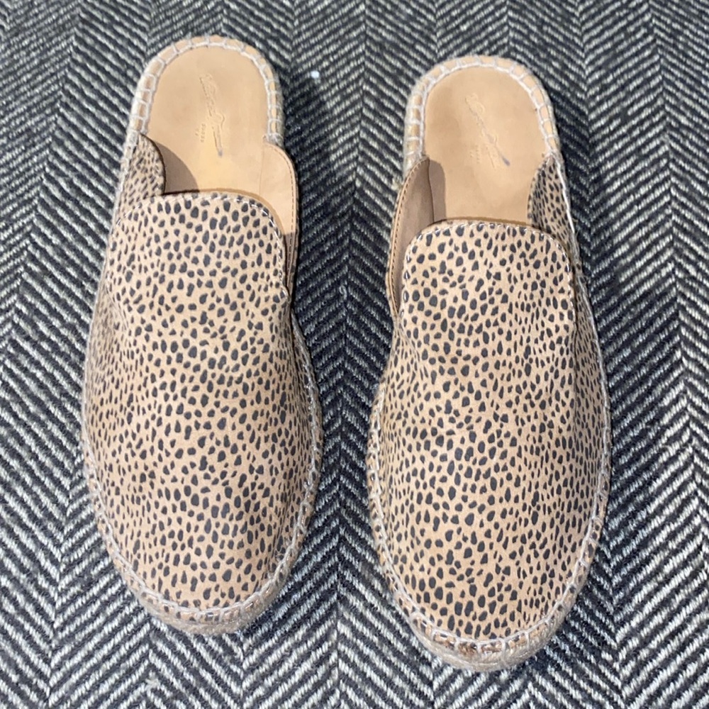 Universal thread leopard print mules Sz 8.5